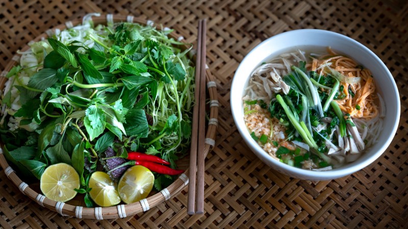 Day 1 Taste Delicate Bun Thang Featuring Clear Broth, Rice Vermicelli, And Fine Garnishes